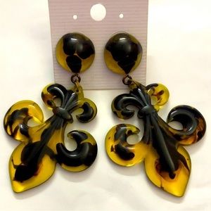 FLUER DE LIS SHAPE TORTOISE BROWN ACRYLIC EARRINGS